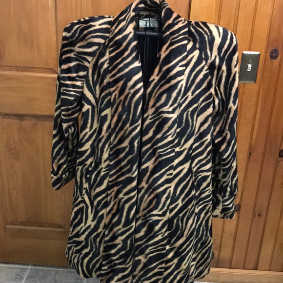 Cache Long Leopard Print Coat - Picture 7 of 12